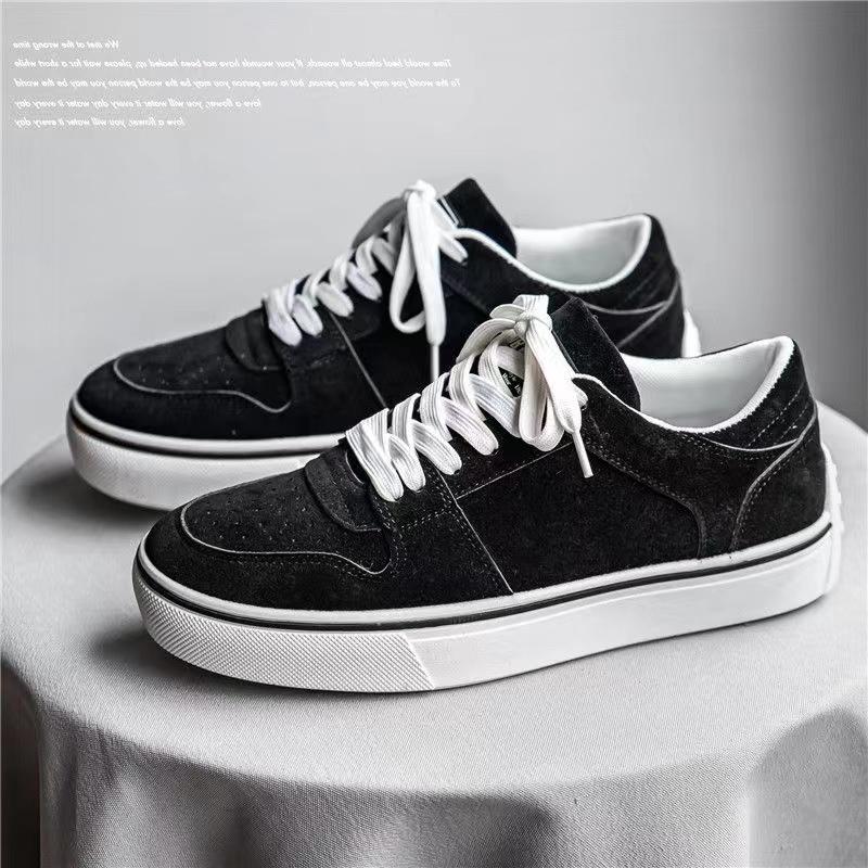 Korean Casual Canvas Shoes Men Thick Bottom Lace Up Sneakers Suede Leather Skateboard Shoes Trend Retro Designer Sneakers Male