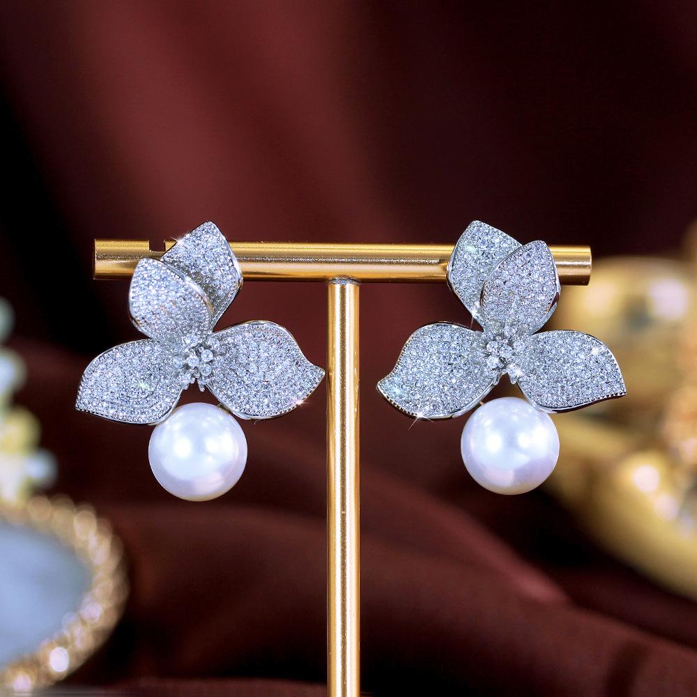 

Needle Light Luxury Petal Pearl Earrings Design Temperament High-End Flower Zircon Stud Earrings Ear Jewelry
