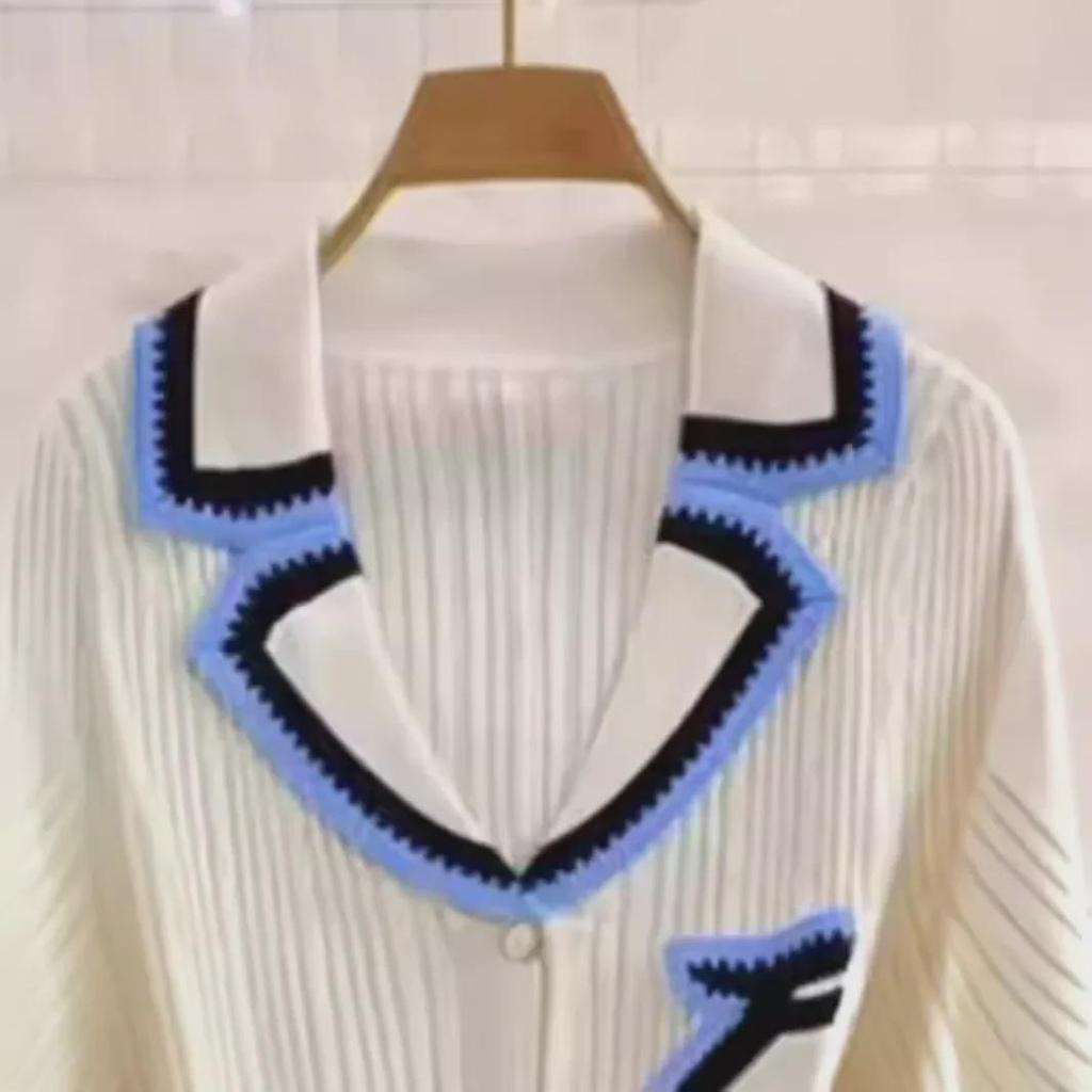 Jesienno-zimowa sukienka z dzianiny z klapami - Haftowana długa spódnica z elegancją i stylem