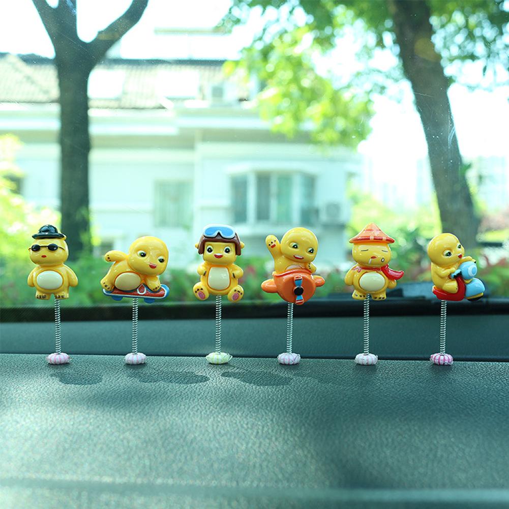 6 st söta tecknade dockor med fjäder som skakar på huvudet, prydnad för bilens instrumentbräda, dekoration, sittkrok, biltillbehör för present