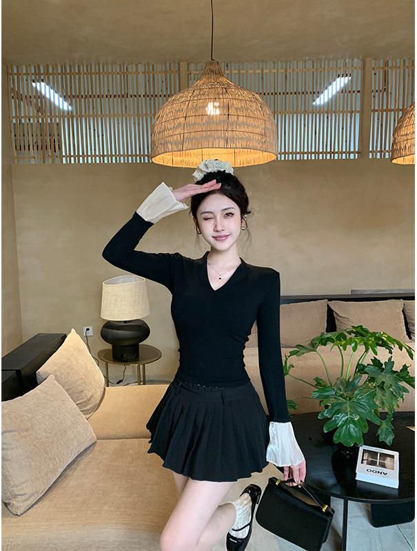 Plus Size Women's French V-neck Flare Sleeve T-shirt - Elegant Slimming Black Top for Autumn/Winter