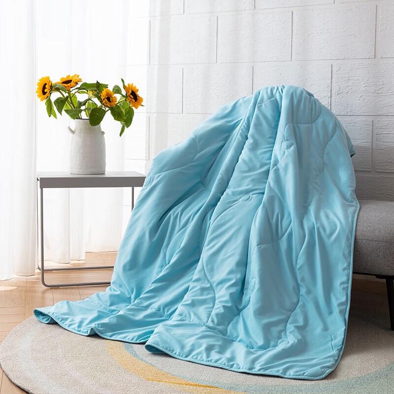 

LOVO Blue Reverie Silk Blend Summer Quilt