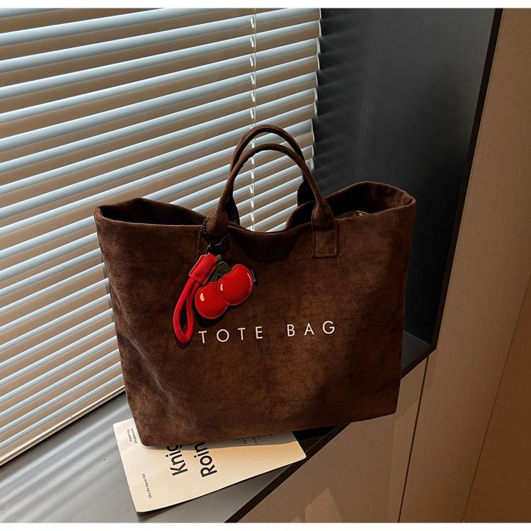 

Autumn and winter new large-capacity tote bag, European and American retro handbag, urban simple commuter women s bag bare bag темно-коричневого