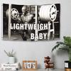 "¡BEBÉ LIGERO!" Tapiz con Slogan de Fitness Blanco y Negro Colgante de Pared de Powerlifting para Decoración de Gimnasio Dormitorio"