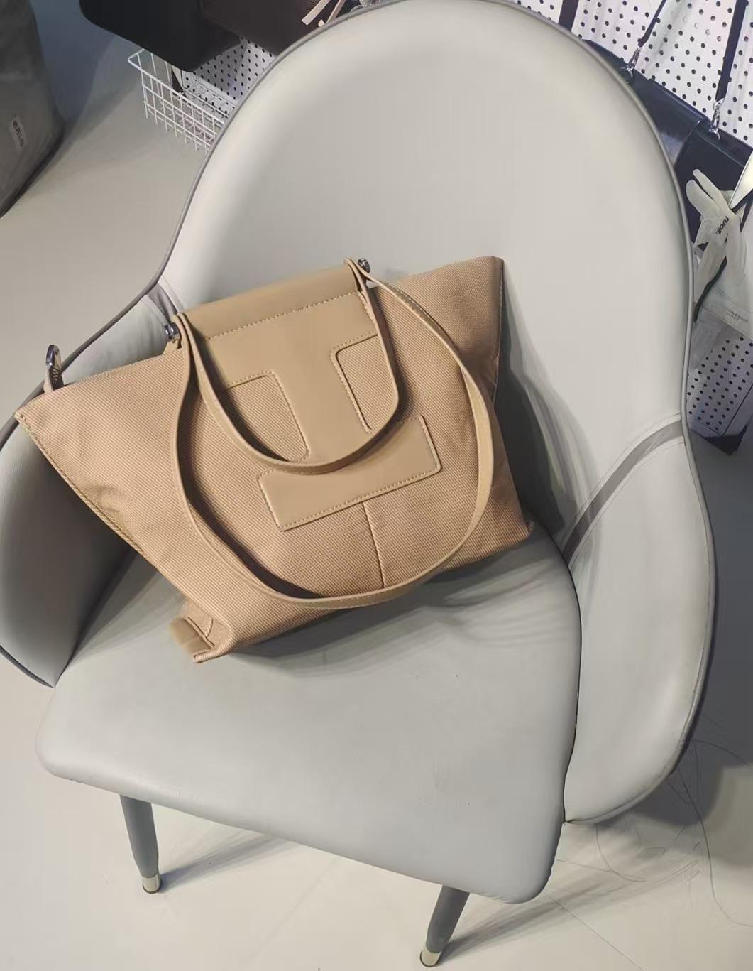 

2025 Retro PU Tote Bag: Women s Fashionable Large-Capacity Shoulder Handbag for Casual Commute светло-коричневого