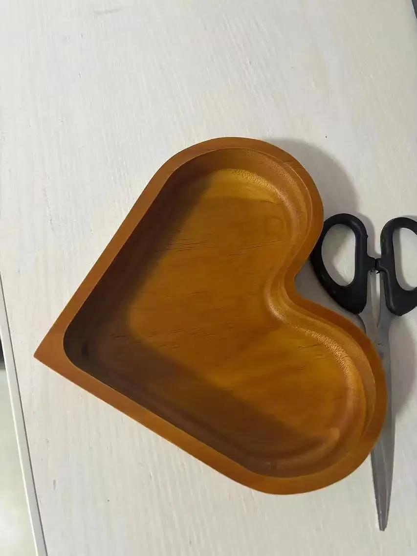 

2025 New Candy Solid Wood Tray Stackable Dried Fruit Box Solid Fruit Tray Creative Walnut Tray Love shaped Candy Box Whole Wood