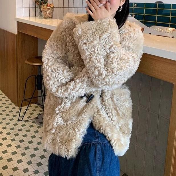 Women Winter Thickened Horn Button Lamb Wool Coat Fluffy Faux Fur Oversize Jacket