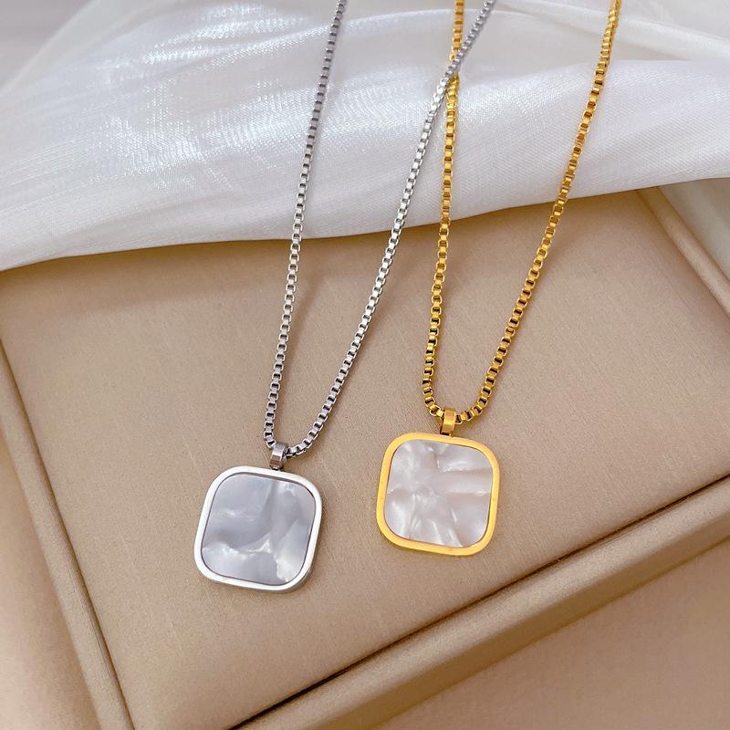 Fritillary Square Personalized Minimalist Furnace Real Gold Necklace Female Collarbone Chain