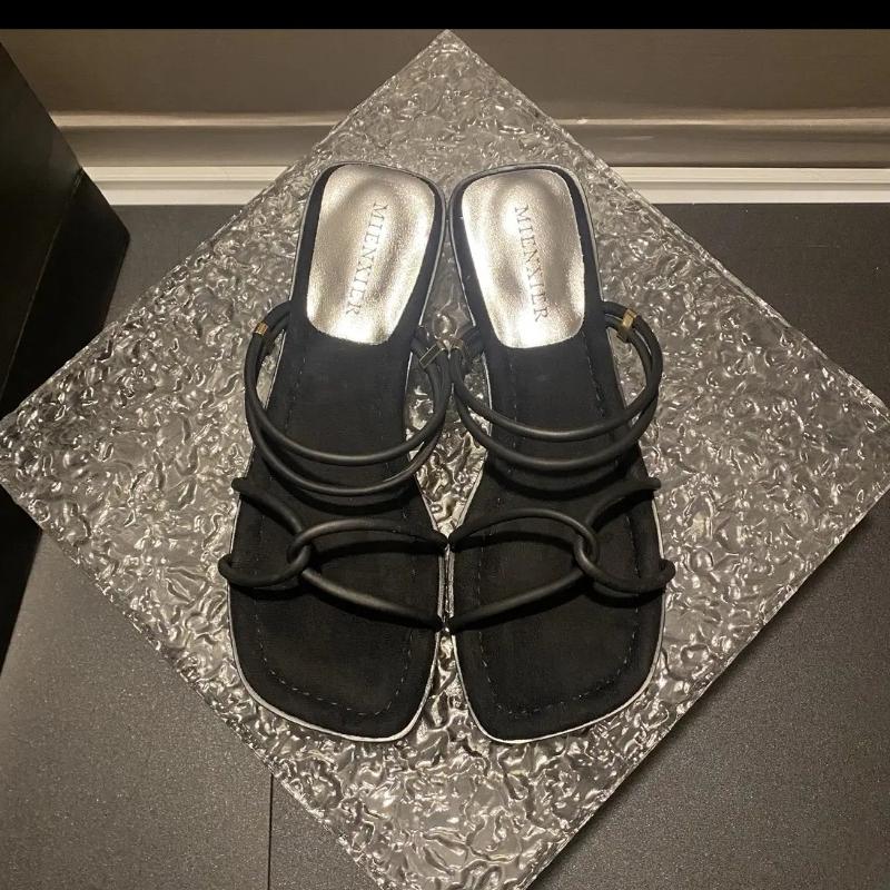 

Модные женские простые плоские сандалии, летние, новые, квадратные, тонкие, полые, дышащие, мягкие, пляжные сандалии 40 чёрный