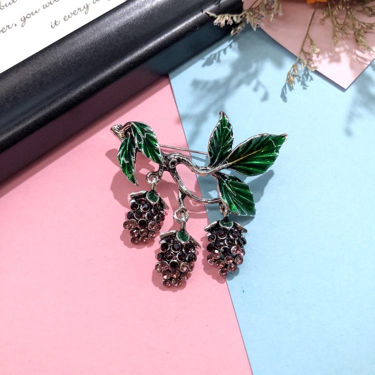 Beautiful Colorful Fruit Crystal Brooch Cartoon Fresh Grape Strawberry Radish Pin Silk Scarf Cardigan Accessories