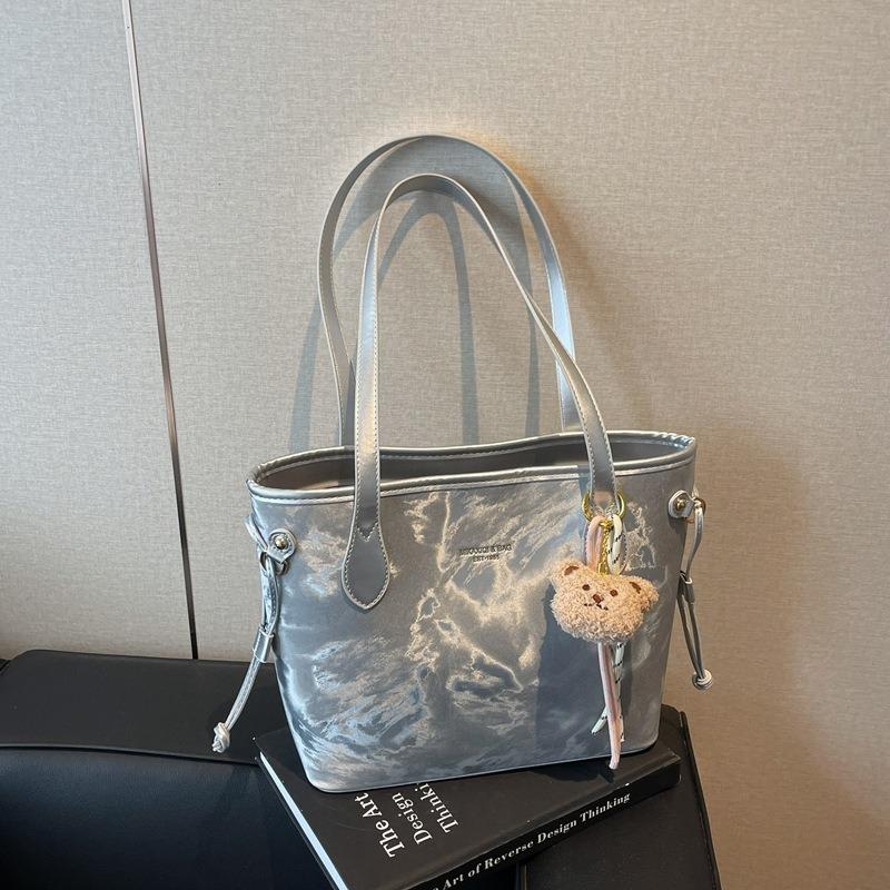 Large-capacity bag women's new summer versatile shoulder bag casual texture commuter tote bag