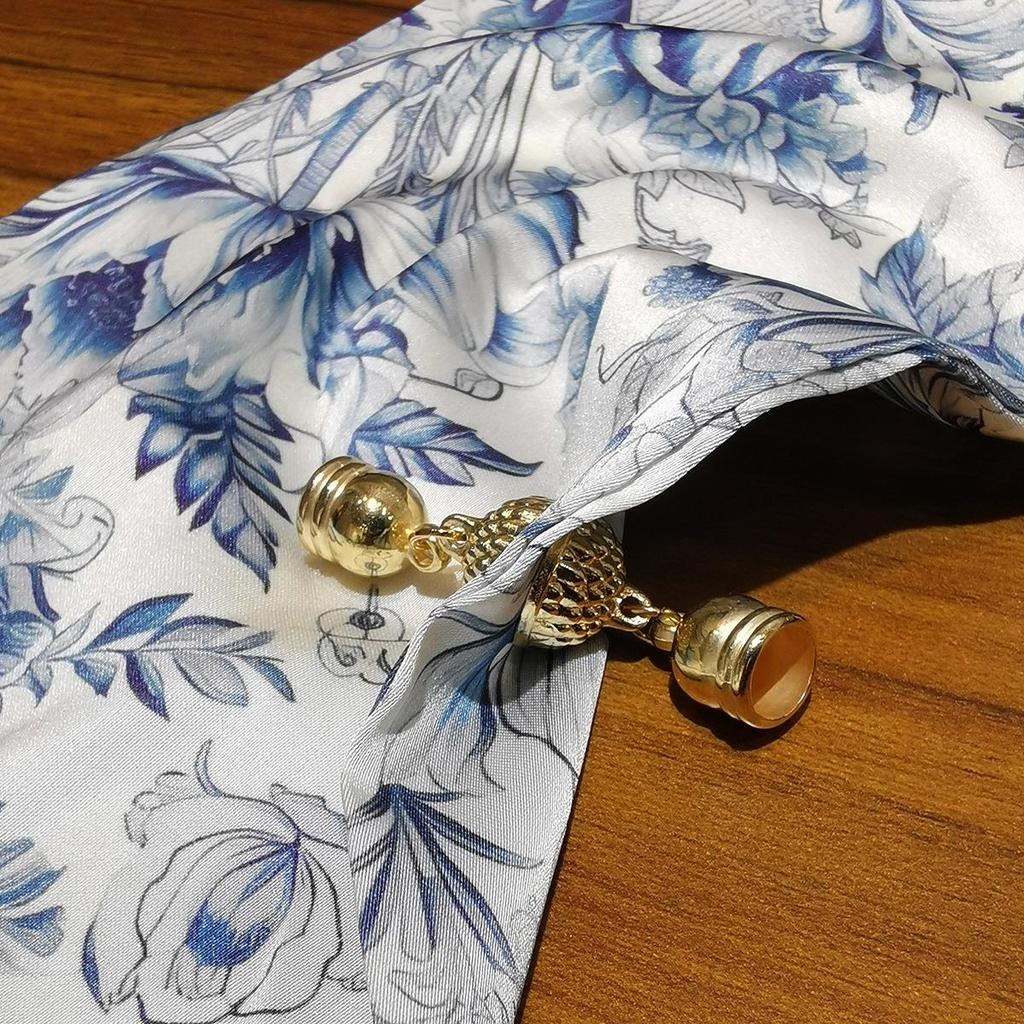 Versatile Magnetic Silk Scarf Buckle: Retro Round Design with Nail-Free High-End Feel