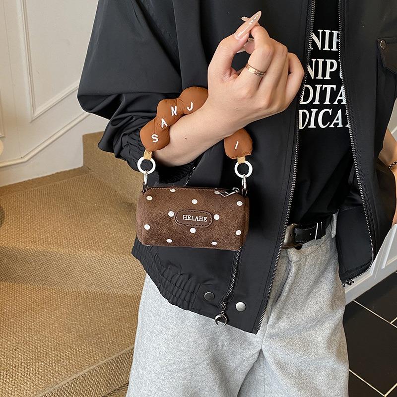 Retro messenger small bag women's new autumn and winter niche cute mini hand bag