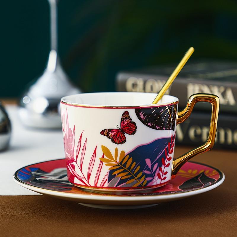 

Luxury Ceramic Coffee Cup And Saucer Set Porcelain Mug Bone China Afternoon Teacup Flower Water Party Drinkware Gift Box 220ml