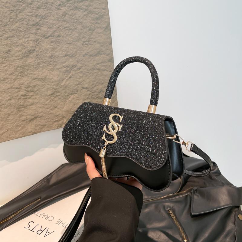 

Fashion light luxury niche design handbag women s summer new simple temperament shoulder bag commuter messenger bag чорний