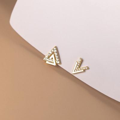 Trustdavis Echt 925 Sterling Zilver Mode Zoete Driehoek V Vorm CZ Stud Oorbellen Voor Vrouwen Bruiloft Feest Fijne Sieraden DB1453