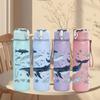 1 PZ Balena Blu Layout a Griglia Acqua di Mare 750ml Bottiglia d'Acqua Sportiva in Plastica Colorata Tappo con Cannuccia a Flip Anti-perdita Per Sport Ufficio Uso Domestico