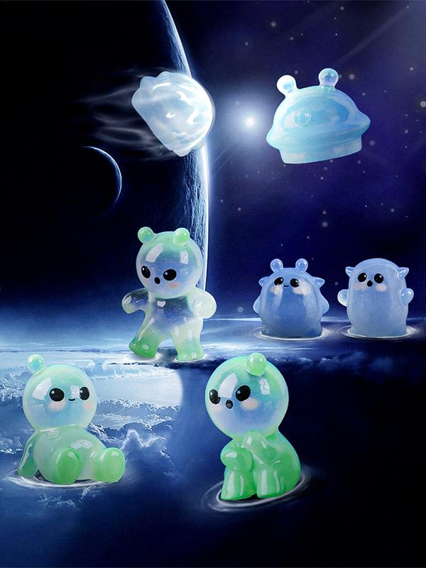 Resin Tiny Cartoon Figurine Noctilucous Glowing in the Dark Miniature Anime Figure Glowing Fairy Garden Statue for Moss