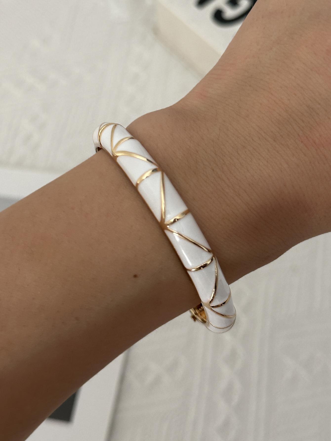 

Vintage White Enamel Bamboo Joint Bracelets for Women Exaggerated Geometric Wide Chunky Resin Bangles Fashion Jewelry Gifts