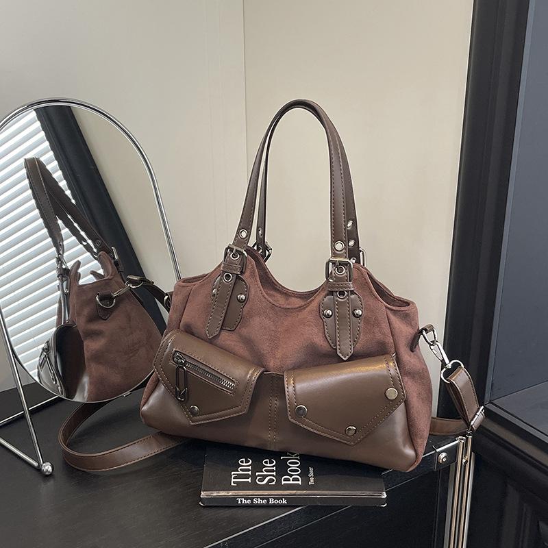 Exquisite Women's Fashion Versatile Shoulder Crossbody Bag - High-End Casual Commuter for Autumn/Winter 2025