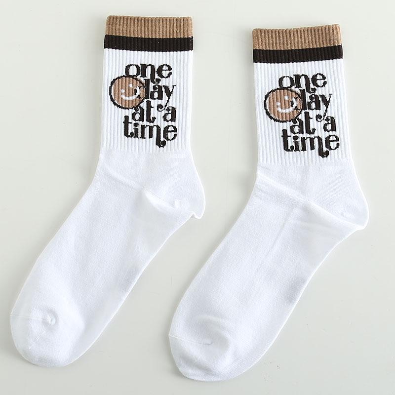 Roliga Herrstrumpor Glada Nya Mode Ins Stil Strumpor För Kvinnor Och Män Hip Hop Harajuku Tecknad Fotboll Bomullsstrumpor