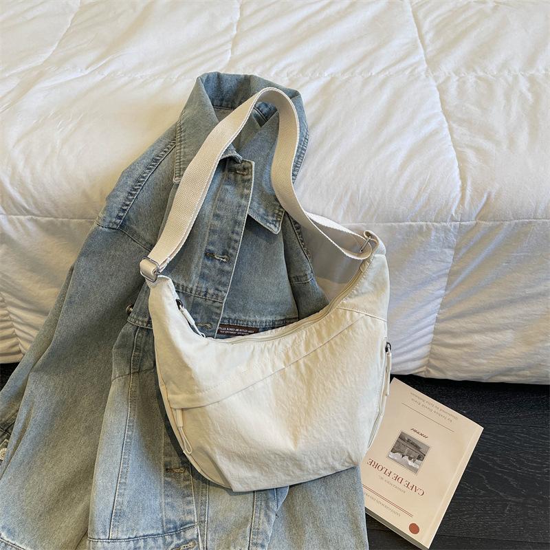 

Women Fashiable and Versatile Crossbody Bags Large Capacity Fashi Nyl Shoulder Bag Casual and Simple Commuting Student Bag