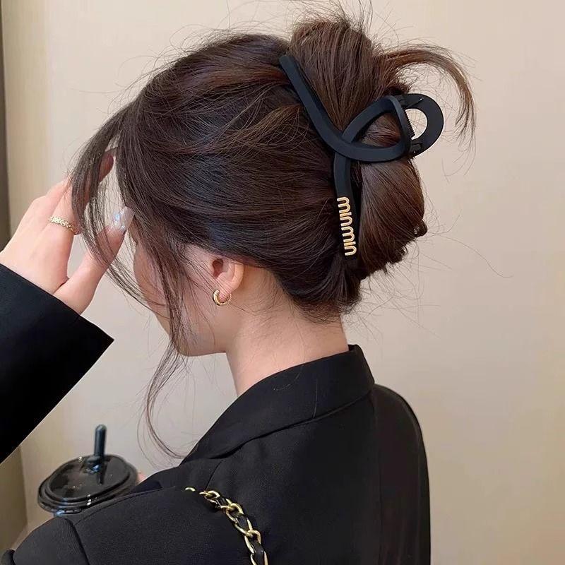 Elegant Large Hair Claw Clip for Thick Hair - High-End Korean Updo Shark Clip