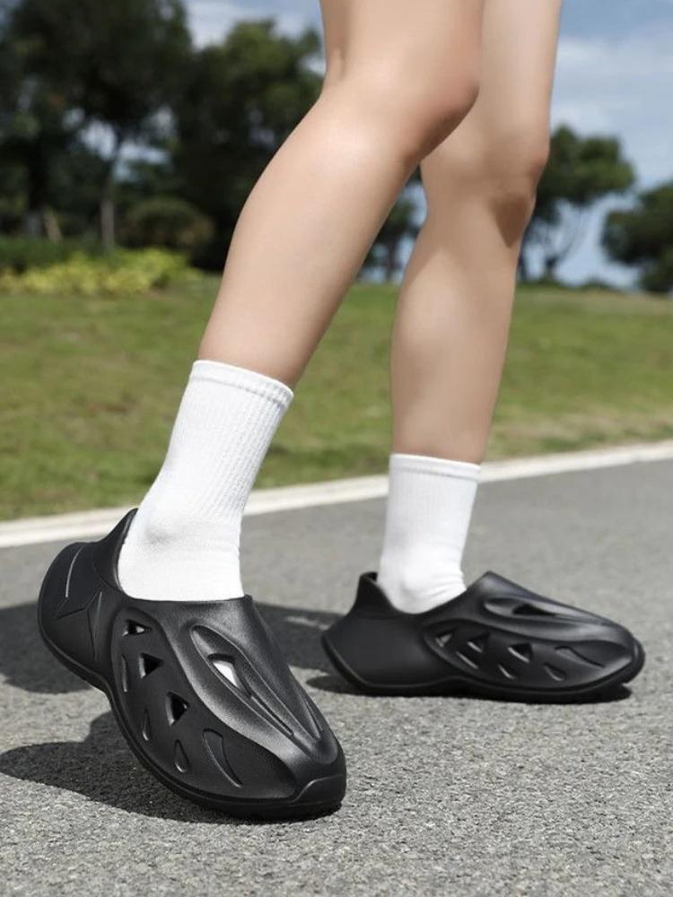 Sports Men's Sandal Hole Shoes Barefoot New Design 2025 Japanese Adult On Offer Eva Summer Daily Use Pvc Casual Styles Male Shoe