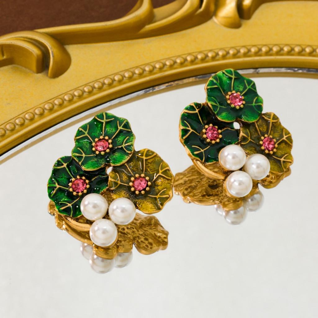 Retro Peach Lotus Pod Bracelet Women'S High-End Versatile White Bracelet Jewelry
