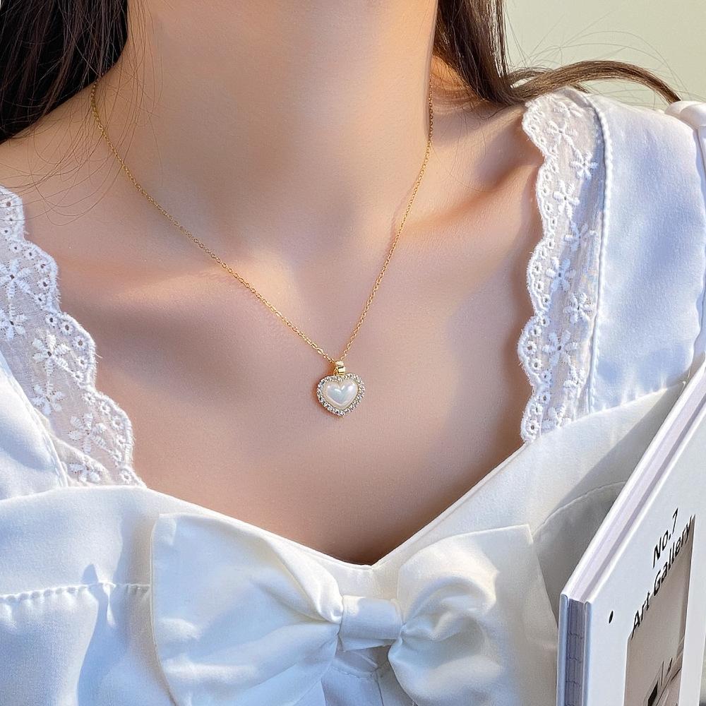 Romantic Iridescent Heart Pendant Necklace - Gold Plated Stainless Steel Zircon Halo Collarbone Chain for Women