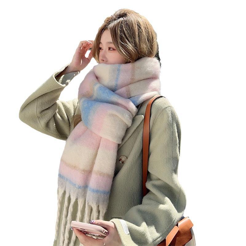 Fular de iarnă colorat cu ciucuri de blană pentru femei - În dungi, călduros și versatil