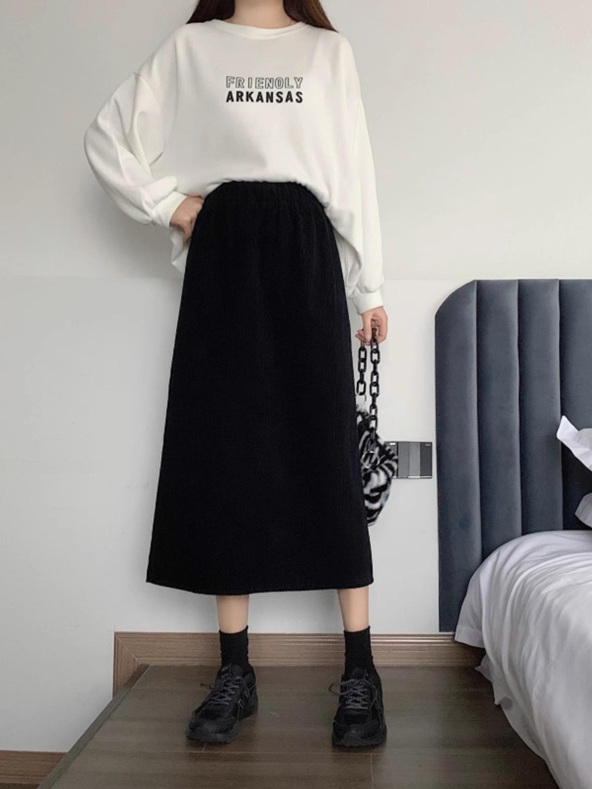 

Женская узкая вельветовая юбка с высокой талией, новый стиль осень/зима 2023 года, стильная юбка А-силуэта средней длины с разрезом 4XL чёрный