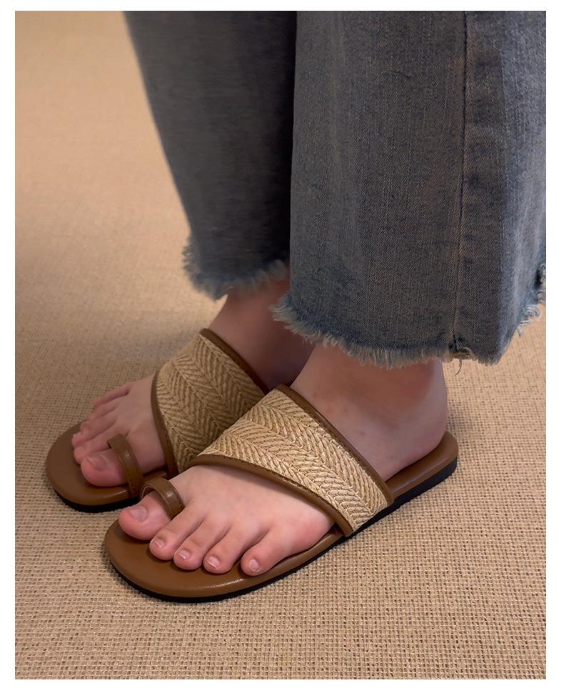 

In the summer of 2025, the new set of toes, small cool slippers, and square head with skirt, thick heel sandals for women. 40 коричневый