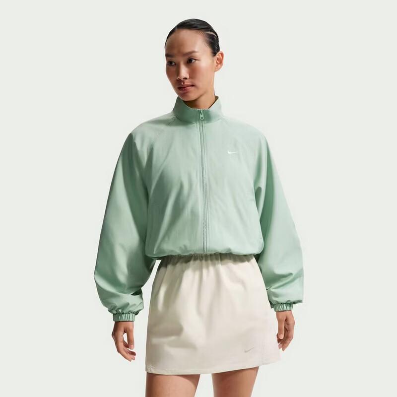 NIKE Women s Lightweight Woven Stand-Collar Jacket S