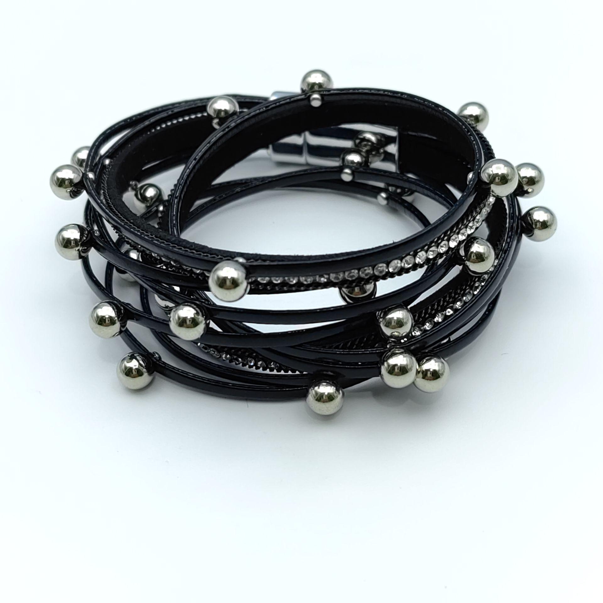 

Трендовый европейский и американский многослойный кожаный браслет с бусинами и магнитной застежкой для женщин чёрный