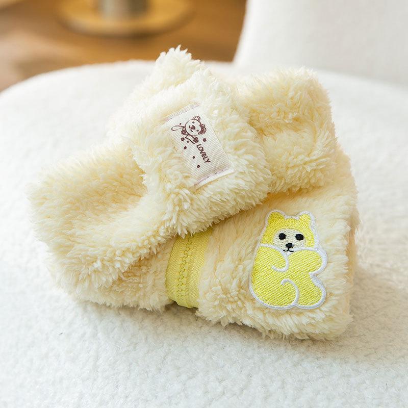 Cat Clothes Keep Warm In Autumn and Winter Jelly Bear Scarf Plush Winter Cat Kitten Anti-hair Loss Vest Cat Clothing