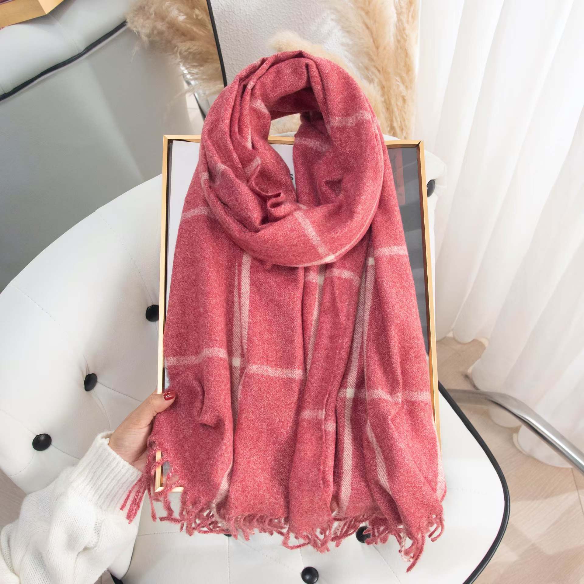 

Шарф с линией тренда ветра осень и зима женский имитация кашемира модный элегантный темпераментный с бахромой теплая шаль 65*180