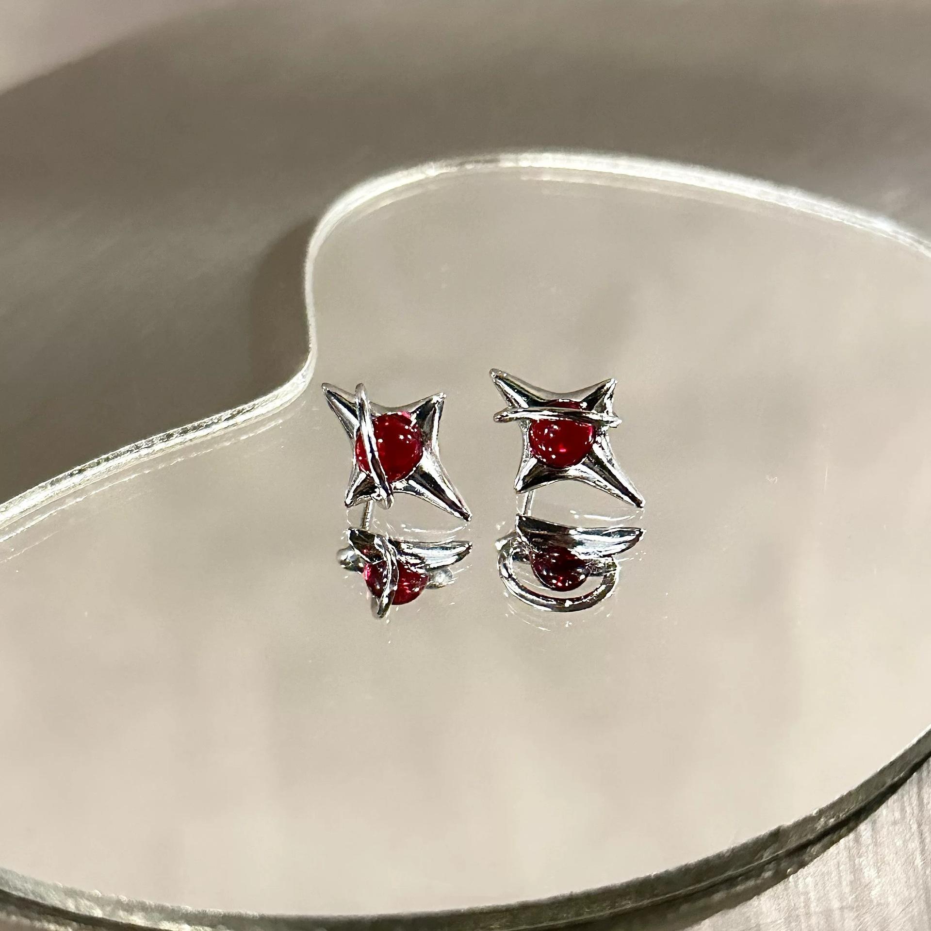 

Unique design three-dimensional star earrings, French starburst moonstone, ins minimalist style, high-end personalized earrings for men and women червоний