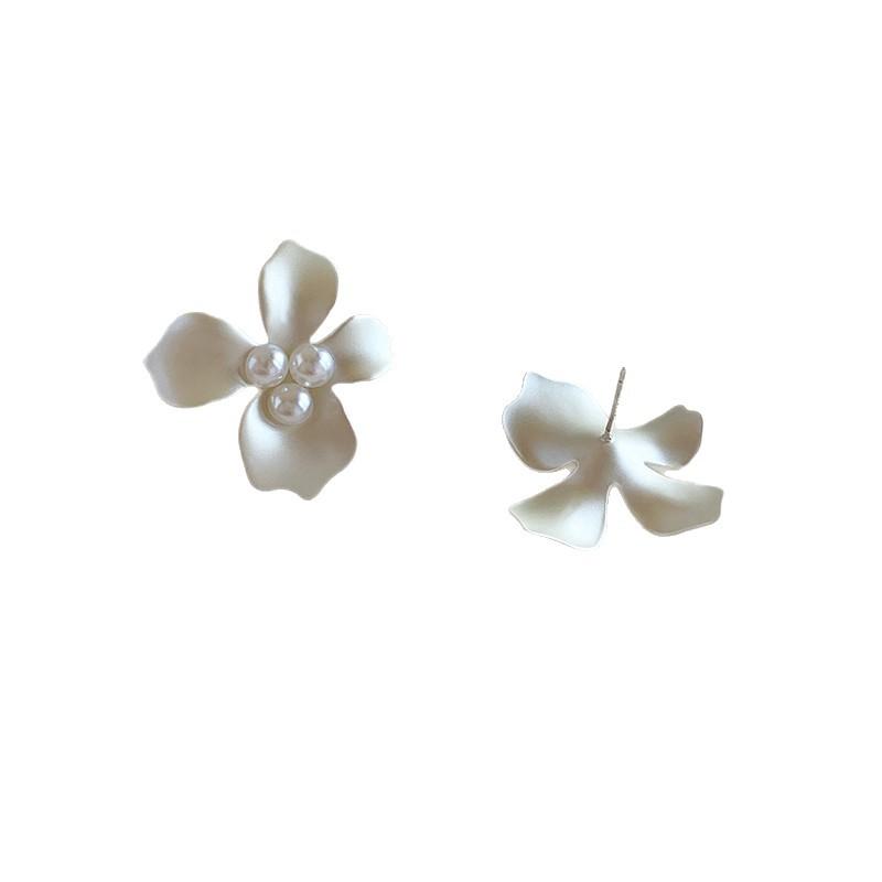 European and American pearl flower stud earrings white colored petal earrings women's high sense light luxury temperament niche earrings