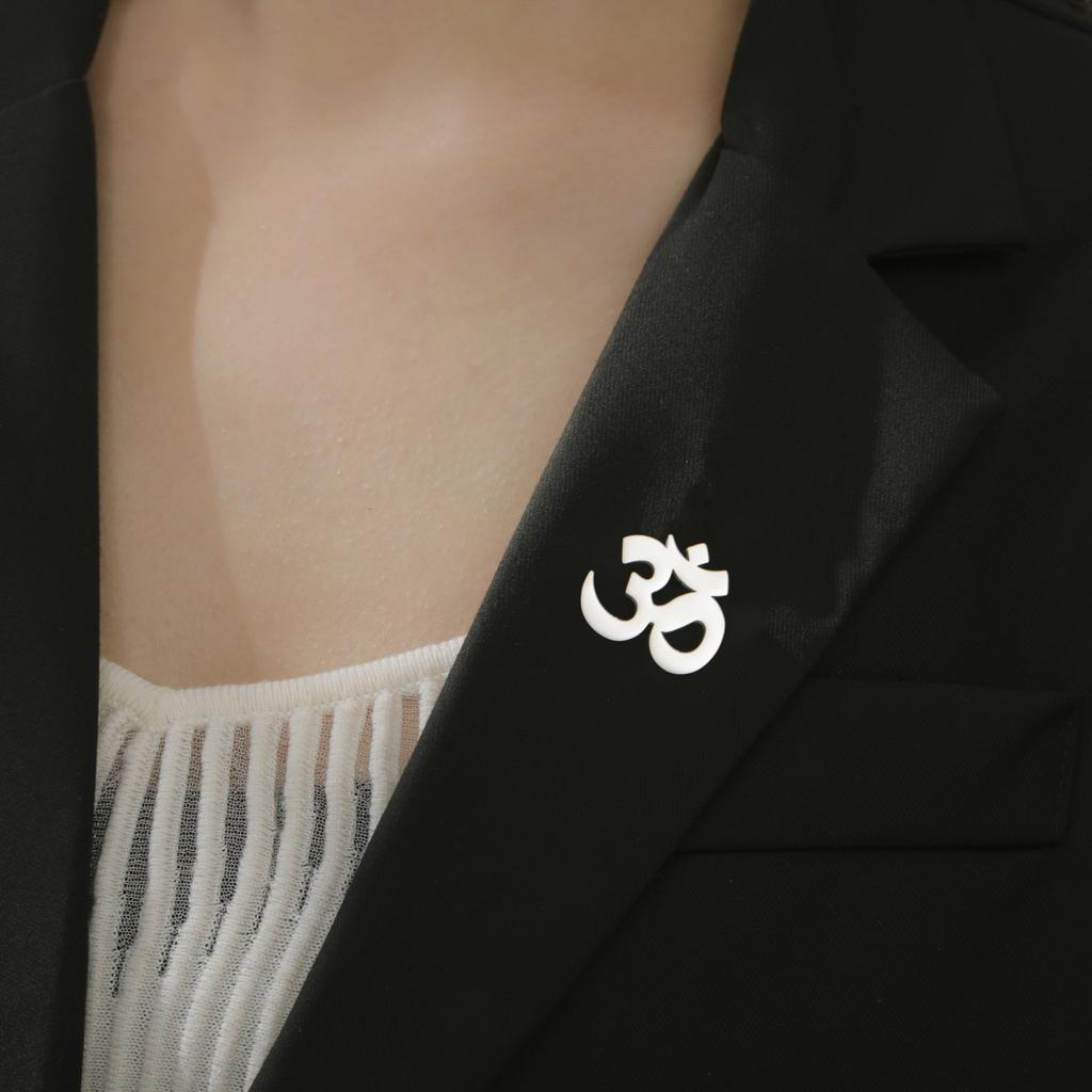 LIKGREAT OM Yoga Brooch for Women Men Stainless Steel Pin Buddhism Hindu Supernatural Spiritual Amulet Jewelry Religion Gift