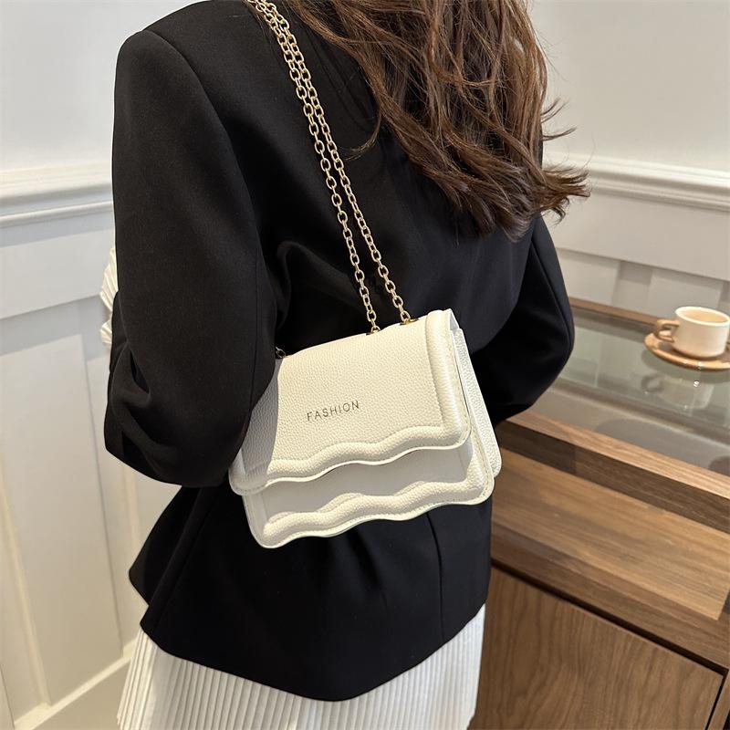 Retro Women's Bag Spring New Style Bag Solid Color Simple and Fashionable Casual Chain Bag One Shoulder Crossbody Small Square Bag Trendy