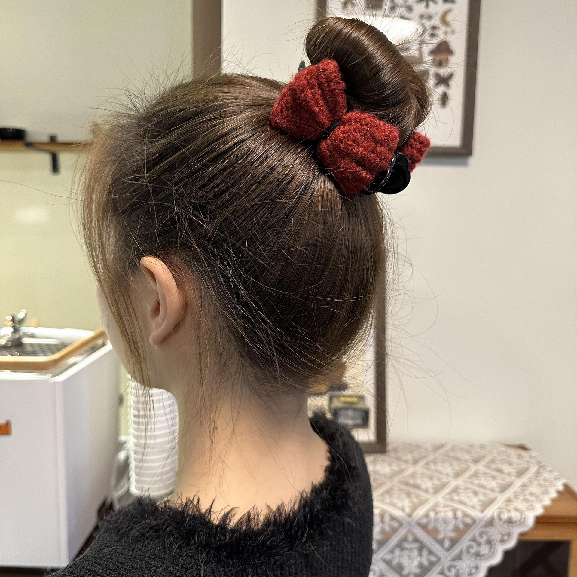 

Knitted Bow Hair Clip for Women s Autumn/Winter Updo At The Nape червоний