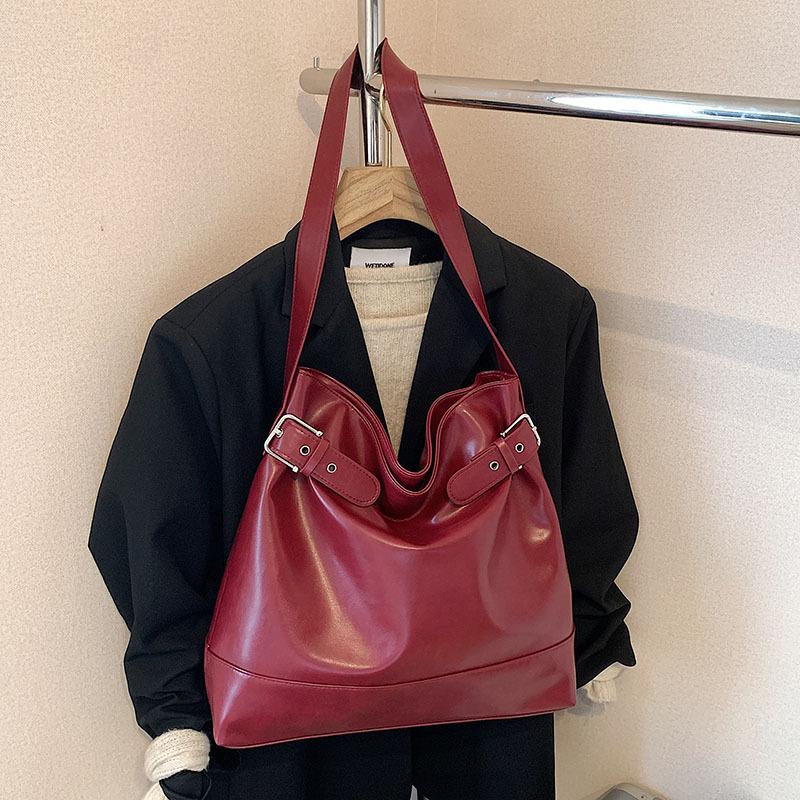 Casual large-capacity retro bag women's new commuter versatile messenger bag autumn and winter shoulder tote bag