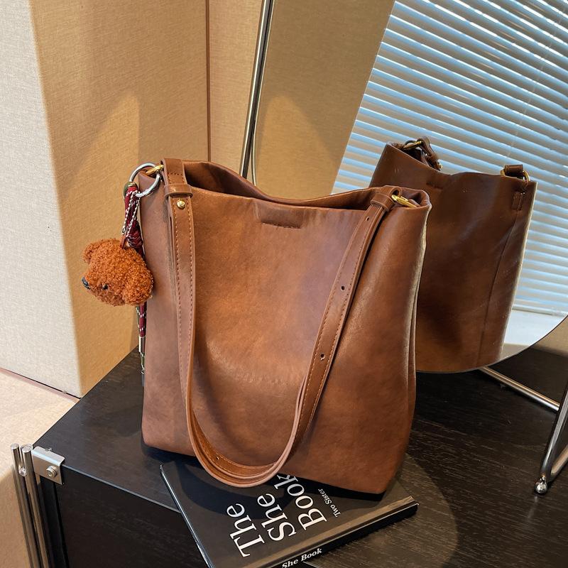 This Year's Popular Small Bag Women's Autumn and Winter Retro 2025 New Versatile Shoulder Messenger Bag Korean Version Bucket Bag