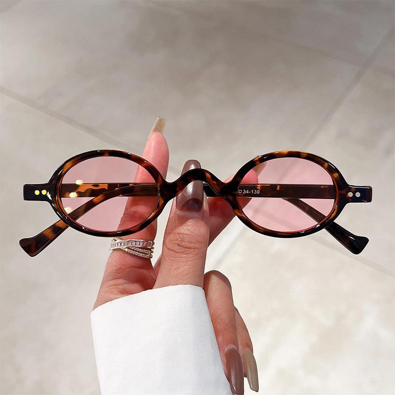 Luxury Brand Designer Oval Sunglasses Women For Men Fashion Vintage Punk Trendy Sun Glasses Small Frame Rivet Hip Hop Shades Uv