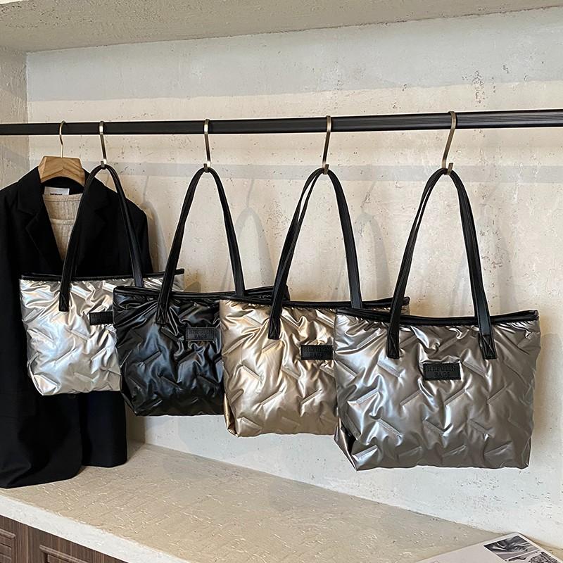 Simple and casual women's fall and winter new style bag. Simple crossbody bag. Fashiable and trendy handbag. Large capacity to
