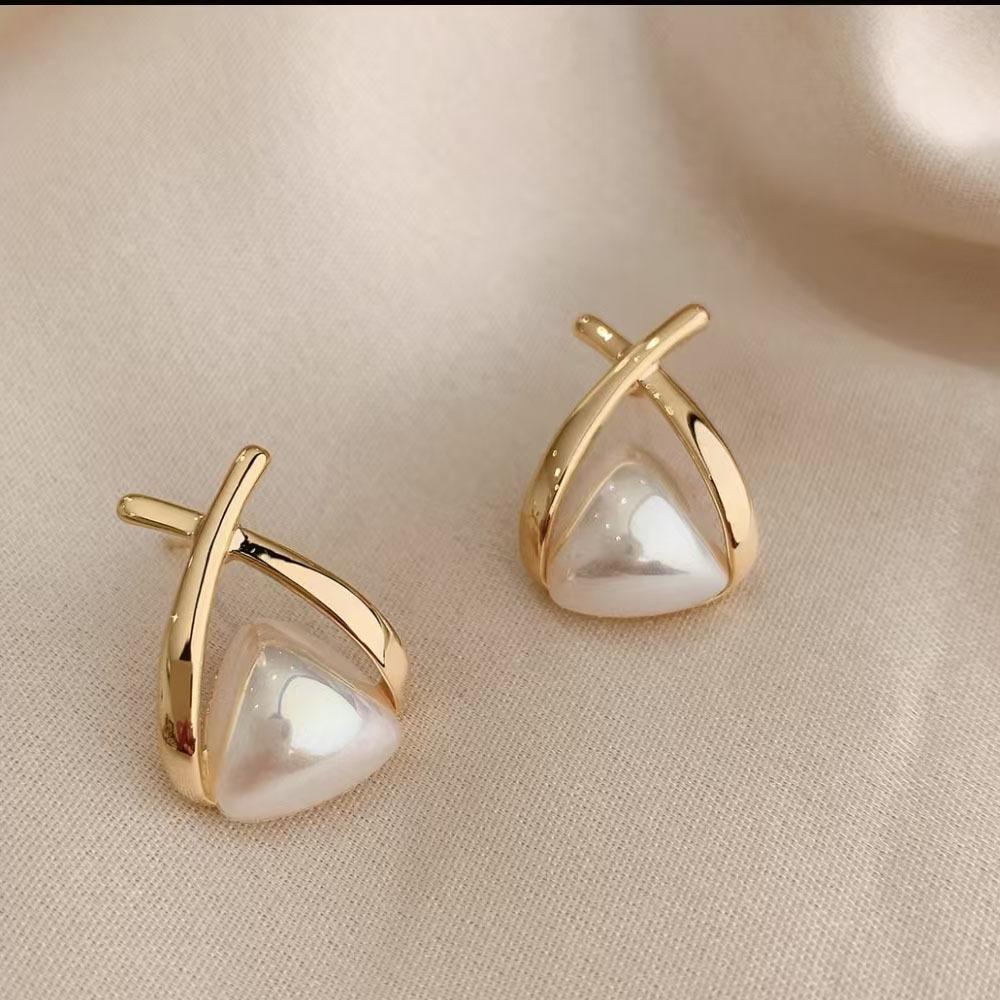 Imitation Pearl Earrings For Women Heart Round Stud Earrings Elegant Love Ear Stud Party Wedding Jewelry Valantine Day Gifts K0