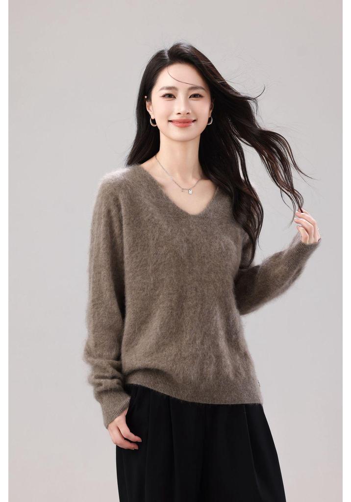 Women's 26-Year Brush V-Neck Sweater: 5% Cashmere, 5% Silk, 90% Australian Wool - Seamless and Versatile