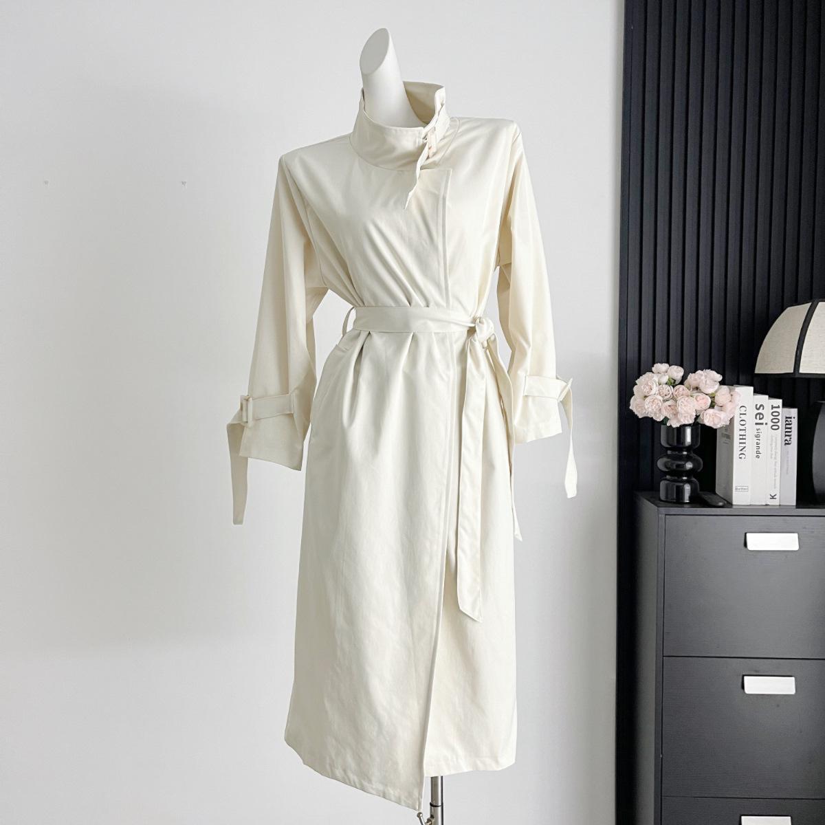 

Рут Тренч с длинным драпирующимся подолом и воротником-стойкой для женщин - Осенняя коллекция S (Under 95 lbs)