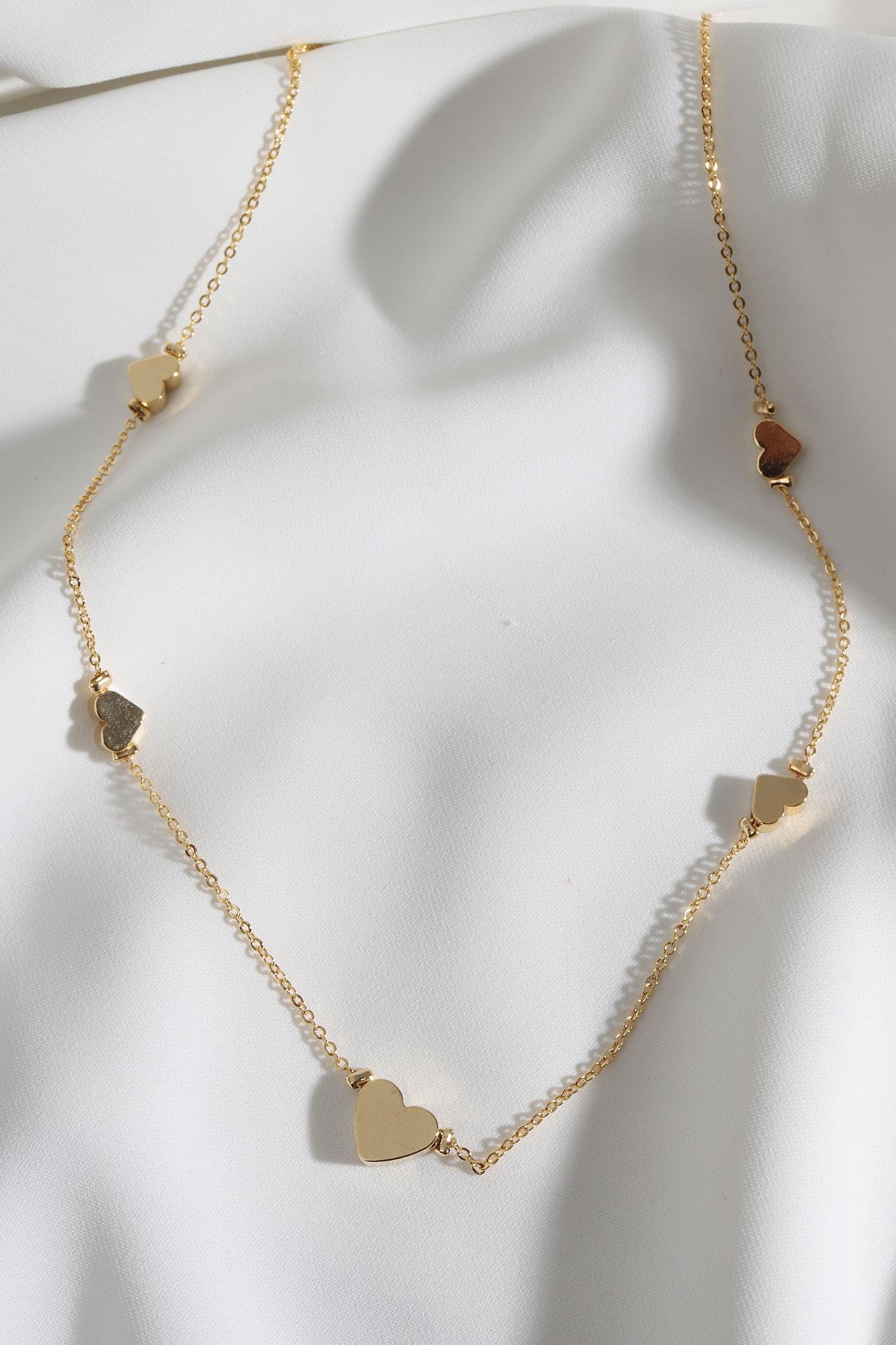 

Ожерелье золотого цвета с 5 сердцами